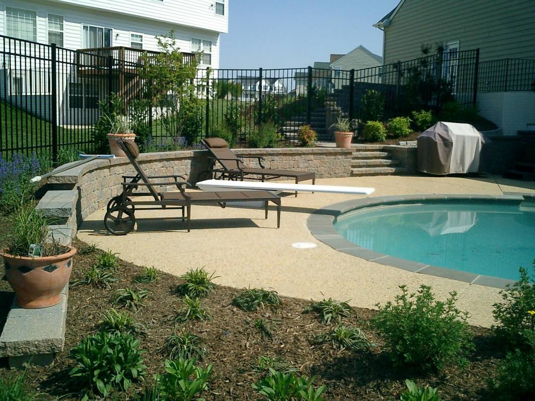 Block retaining wall and steps alongside a pool deck
